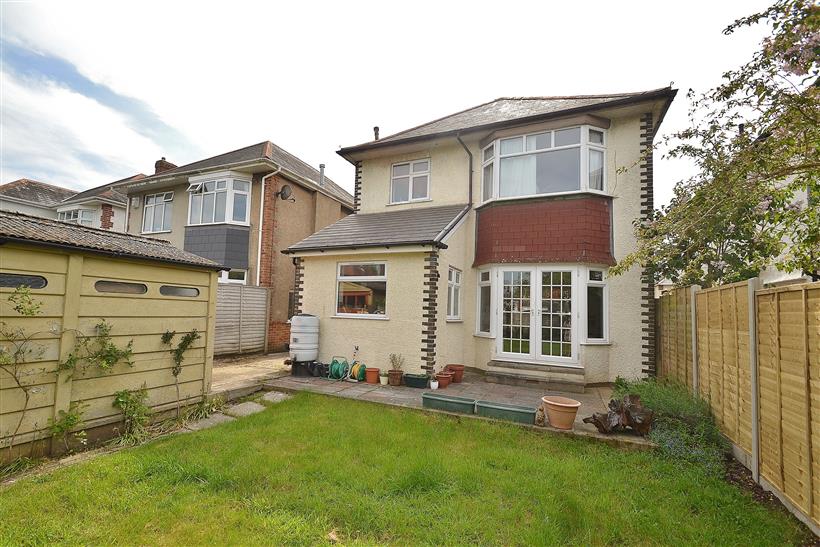 Family Home in Good School Catchment!