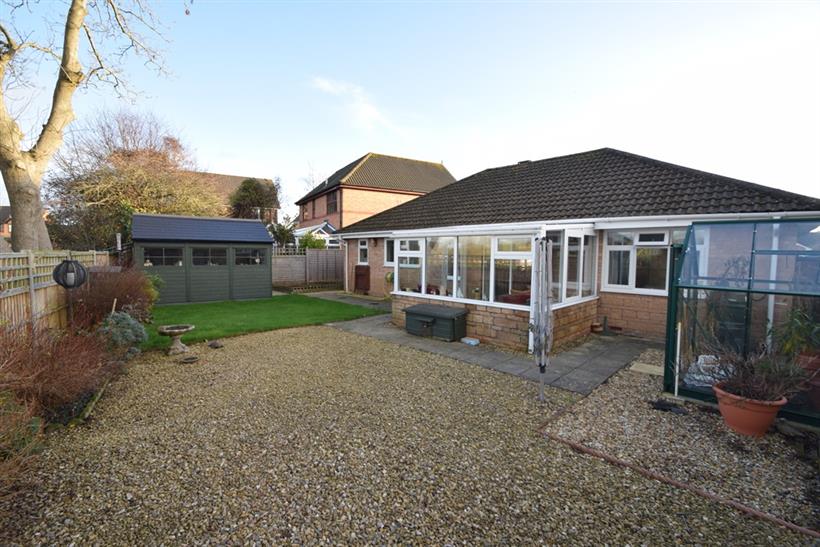 Detached Bungalow in Popular Residential Area