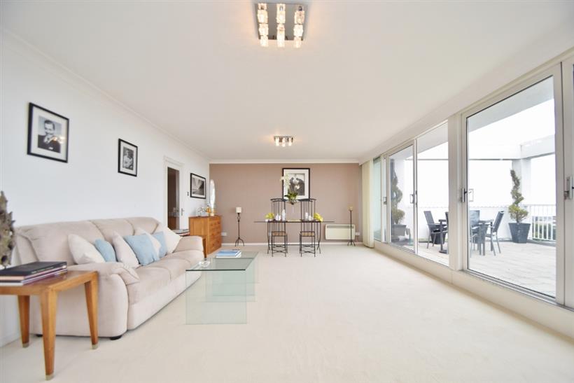 Stunning Penthouse Apartment To Let!