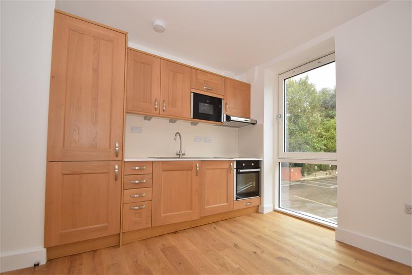 Modern, Town Centre Apartment To Let!
