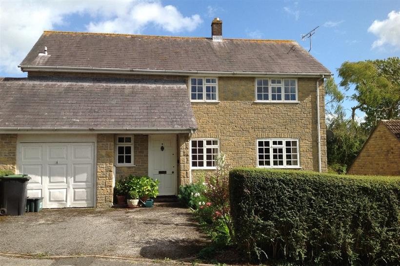 Detached Family Home in Rural Village Location