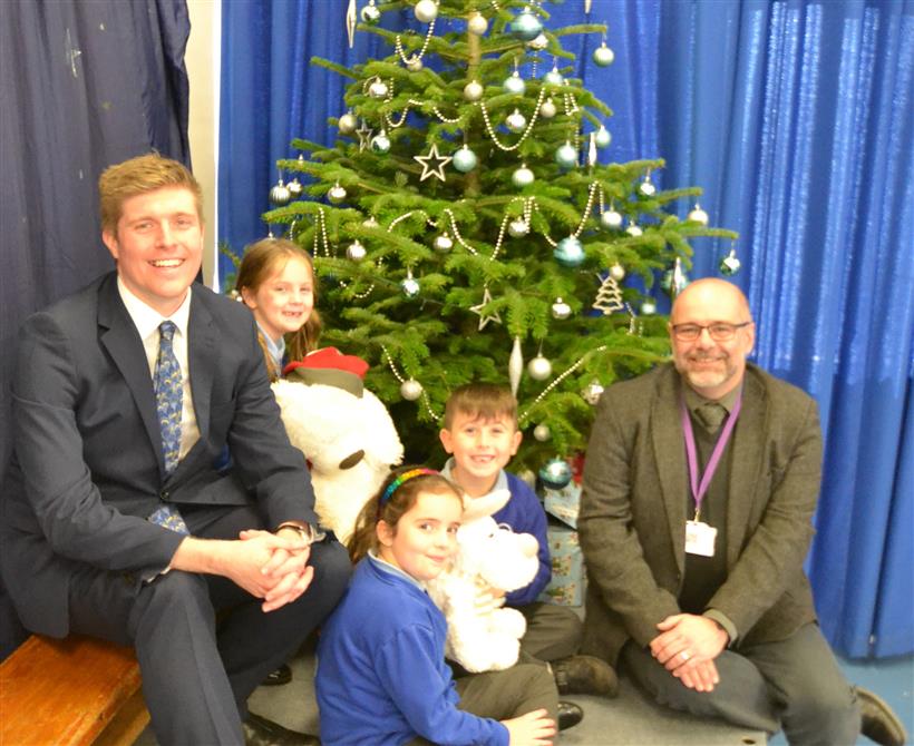 Christmas Comes to Hillside First School