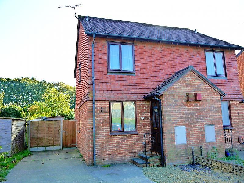Well Presented Two Bedroom House To Let