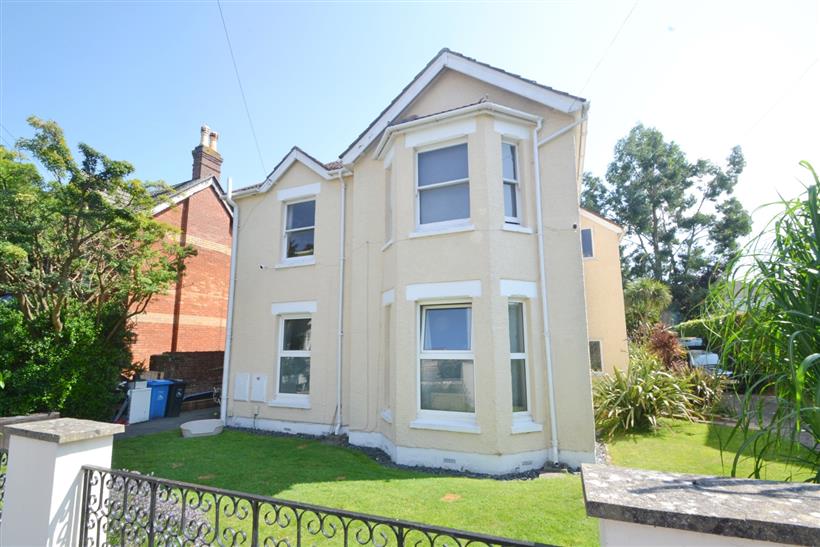 One Bedroom Flat Now Available In Lower Parkstone