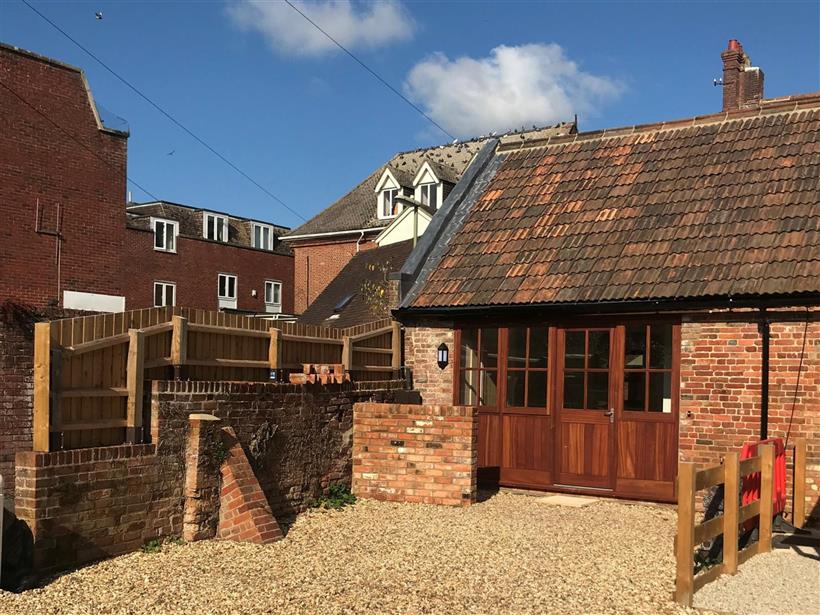 Newly Converted Barn Ideally Located In The Historic Market Town Of Ringwood