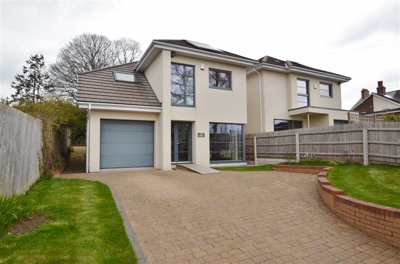 Superb Four Bedroom House To Let