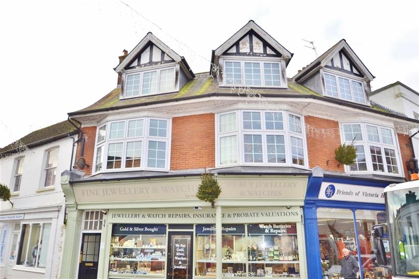 Spacious Two Bedroom Apartment In The Heart Of Wimborne