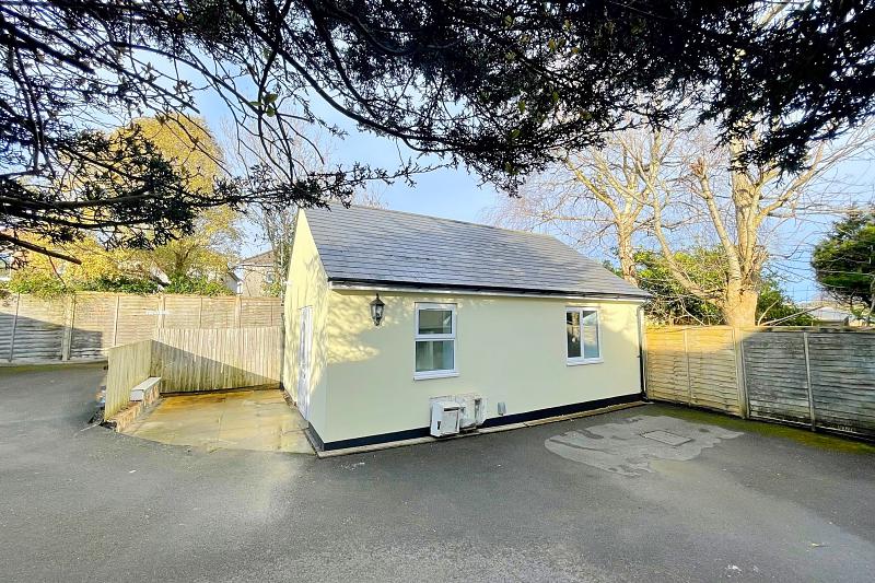 Rare Opportunity To Rent Recently Refurbished 1 Double Bedroom Bungalow!