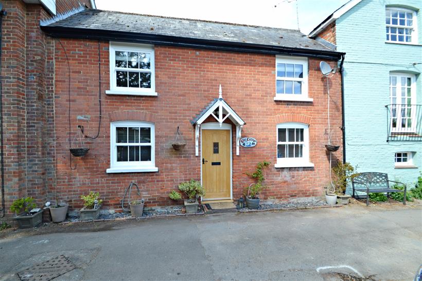 Two Double Bedroom Character Cottage, Well Presented Throughout With Courtyard Garden