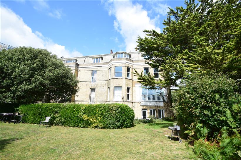 Stunning Two Bedroom Flat on the East Cliff