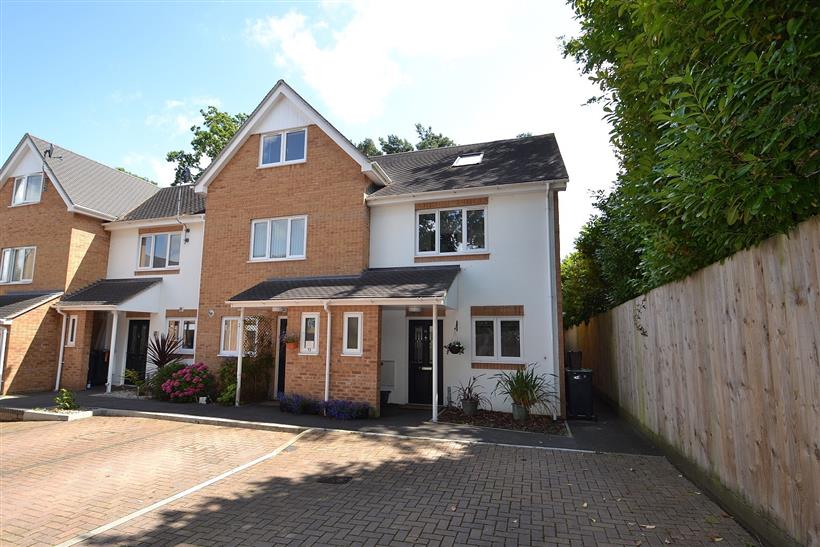 Spacious Family House To Let – Pets Considered!
