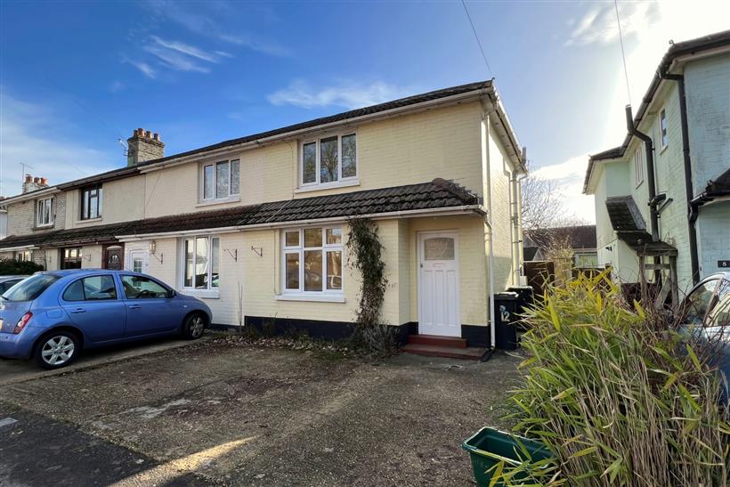 Two Bed Semi Detached Home In Wimborne Town Centre