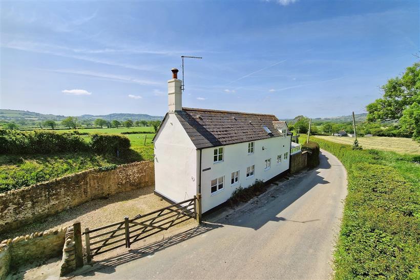 Well Presented Cottage in the Heart of the Countryside