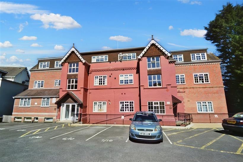 Two Double Bedroom Apartment in Sought-After Location