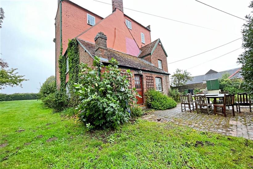 Large 3 Bedroom Grade II Listed Farmhouse To Let!!