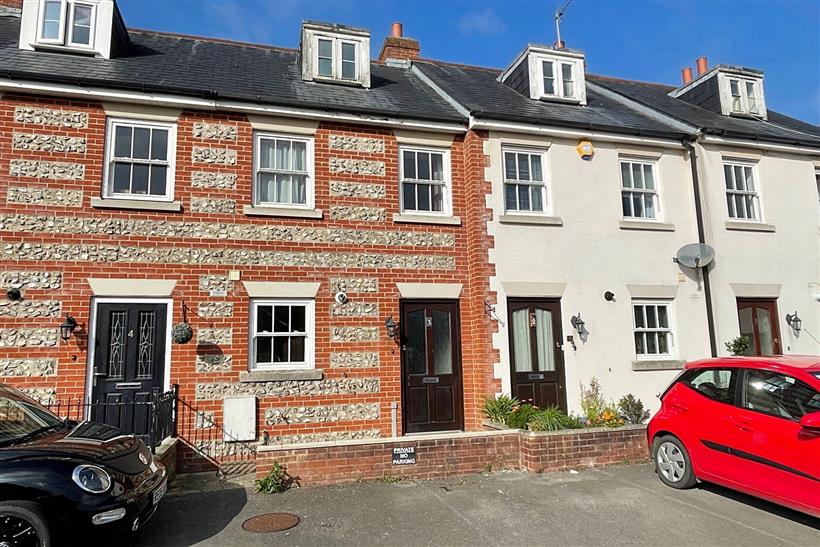 Modern Three Bedroom Town House In The Heart Of Blandford With Courtyard Garden & Allocated Parking