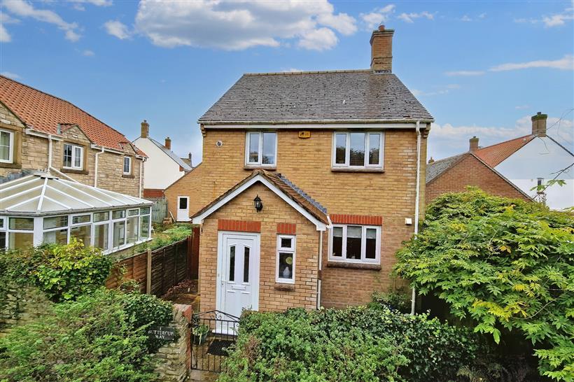 Detached 3 Bedroom Family Home Close to West Bay