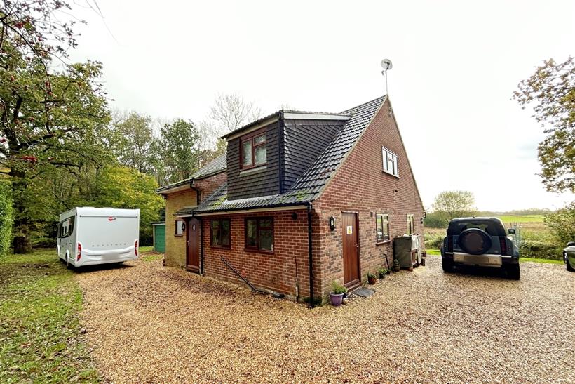 Well Presented & Modern Detached Home In Village Location With Rural Outlook, Garage & Ample Off Road Parking