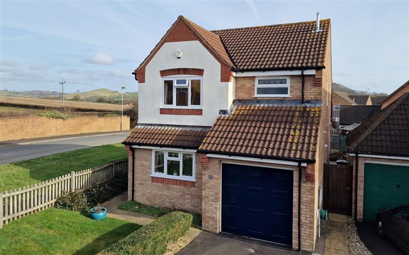 Modern 3 Bedroom Detached Family Home Close to Local Secondary School