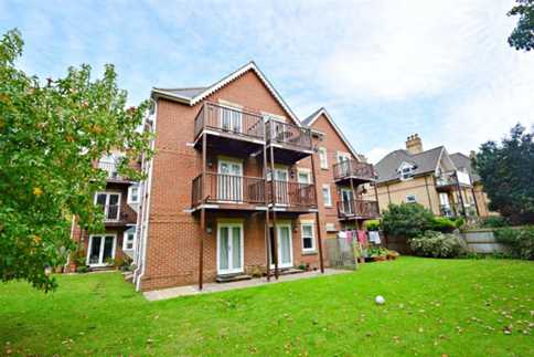 Spacious Two Bedroom Ground Floor Apartment In Bournemouth To Let