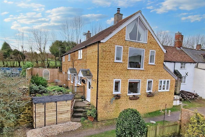 Exceptionally Well Presented 3 Bedroom Cottage