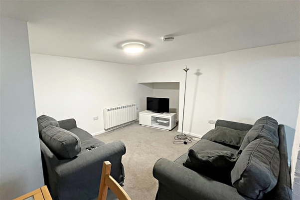Spacious Four Bedroom Apartment Located Behind Southbourne High Street