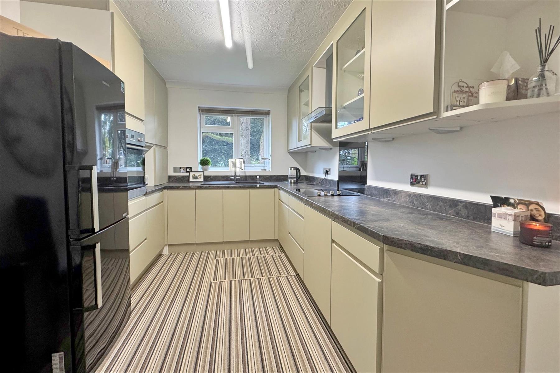 Kitchen Dining Area