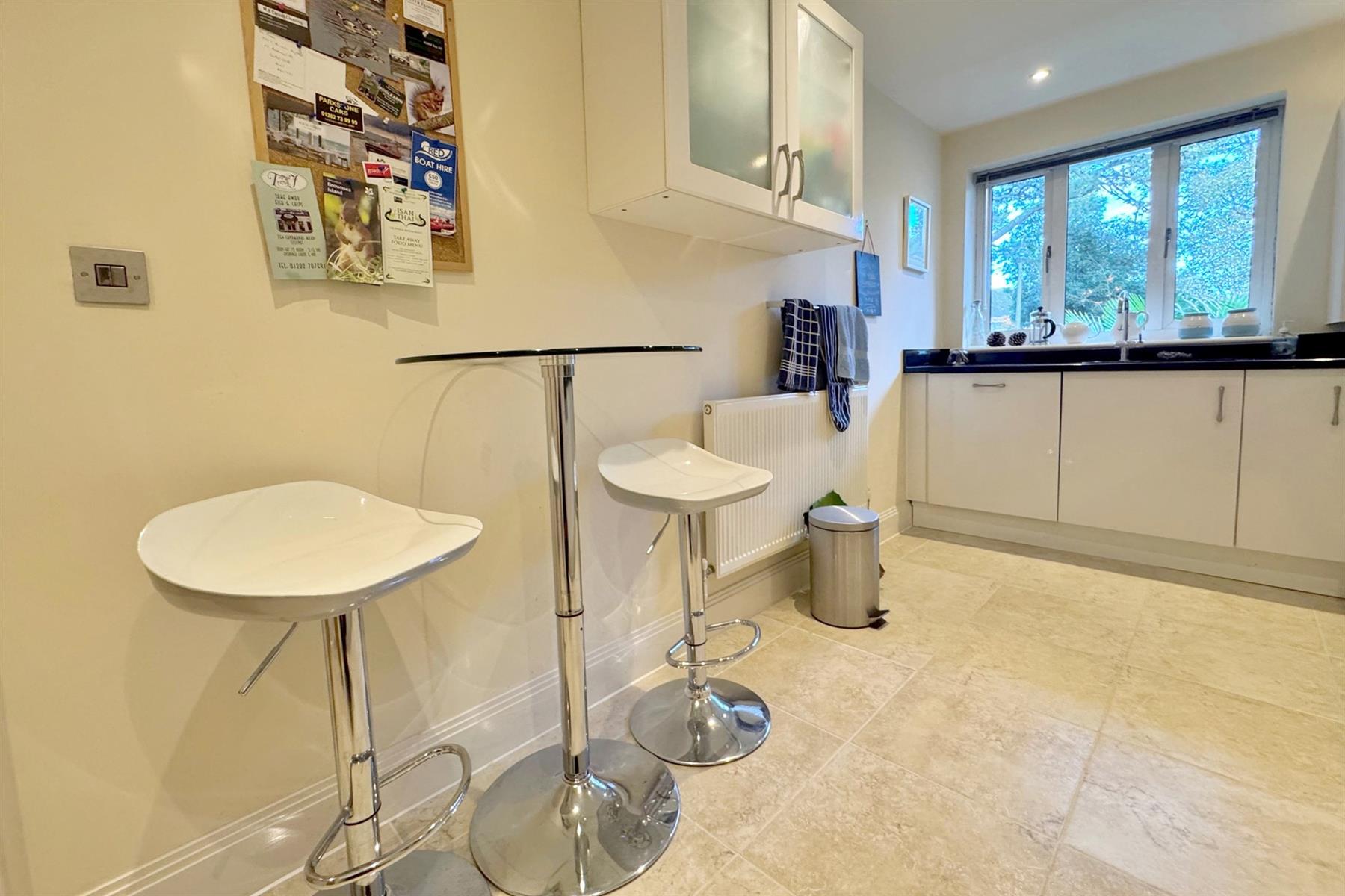 Kitchen Dining Area